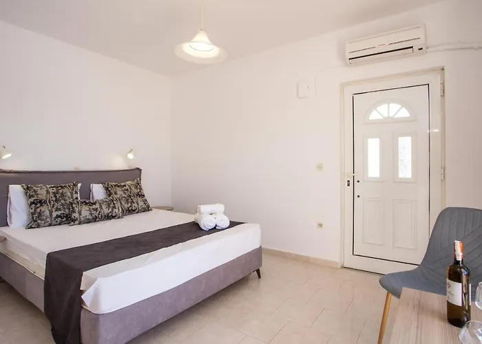 Anastasia Private Pool Apartman Afándu