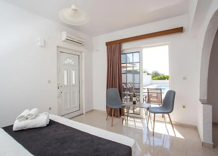 Anastasia Private Pool Apartman Afándu